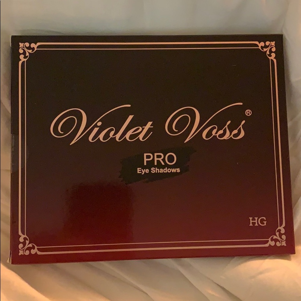 New never used VIOLET VOSS pro eyeshadow